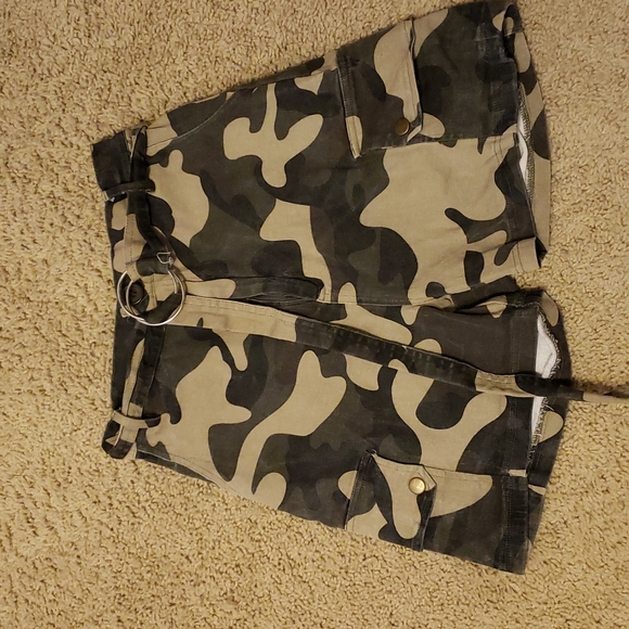 Xs small army fatigue stretch shorts - Picture 4 of 5